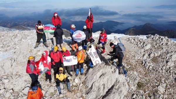 Isparta'da dağcılar Sarıkamış şehitleri için zirve tırmanışı gerçekleştirdi 