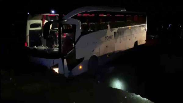 Amasya'da kontrolden çıkan yolcu otobüsü çukura düştü: 6 yaralı