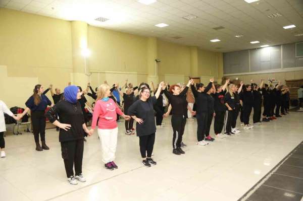 Atakum Belediyesi Halk Oyunları Kursu'na yoğun ilgi