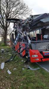 Almanya'da otobüs kazası: 2'si ağır 20 öğrenci yaralandı 