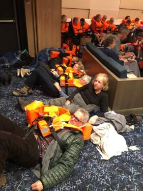 Norveç'te sürüklenen gemiden 300 kişi kurtarıldı