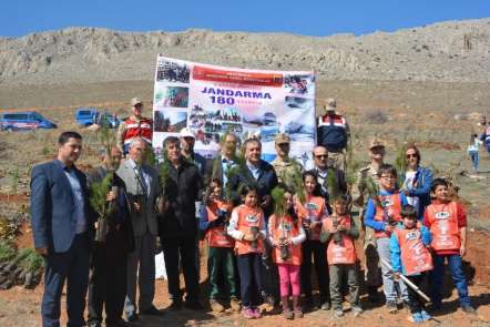 Elbistan'da şehitler ormanına 800 fidan dikildi 