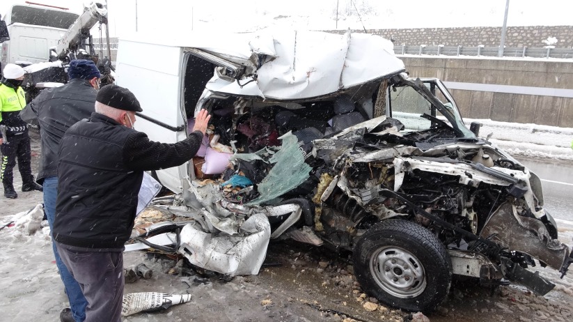 Samsun'da patlayıcı madde yüklü minibüs kaza yaptı! Ölü ve yaralı var