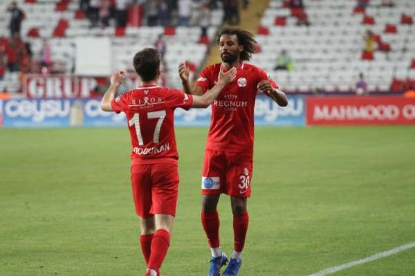 Antalyaspor'da Sangare'ye Milli davet 