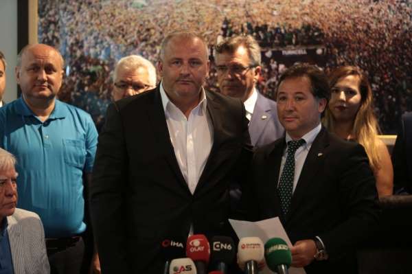 Bursaspor'da Başkan Mesut Mestan ve yeni yönetim mazbatasını aldı 