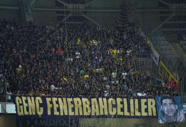 Fenerbahçe tribünleri simsiyah! 