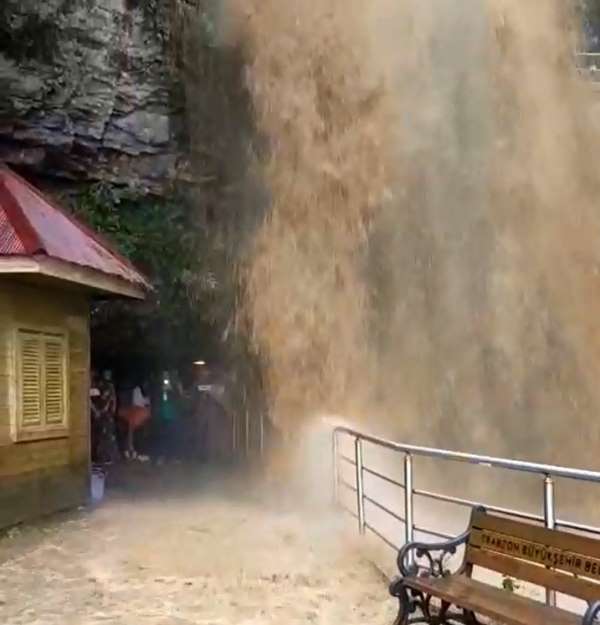 Dünyanın en uzun ikinci mağarasını sel vurdu
