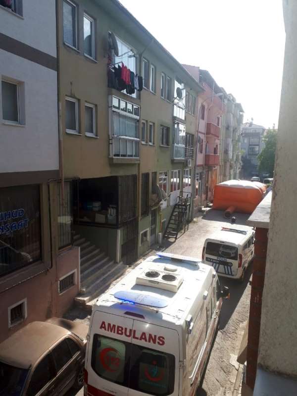 Çatıya çıkan cezaevi firarisi uzun uğraşlarla intihardan vazgeçirildi 