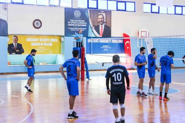 Karacabey Belediyespor voleybolda tam gaz 