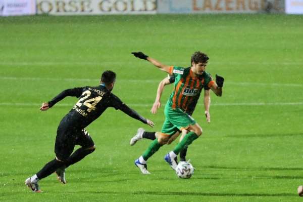 Süper Lig: Aytemiz Alanyaspor: 1 - MKE Ankaragücü: 2 (İlk yarı) 