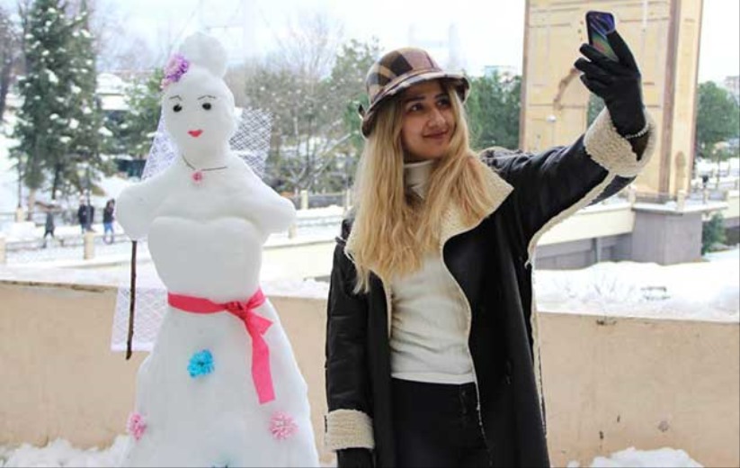 Samsun'da kardan gelin ilgi görüyor
