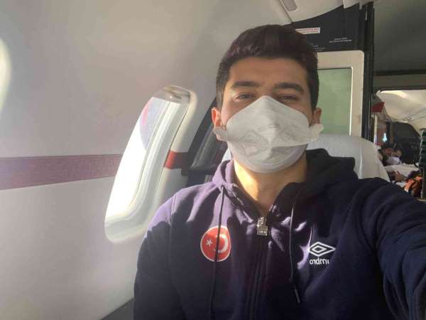 Milli oyuncu Alperen Arabacı, ambulans uçakla İstanbul'a geldi