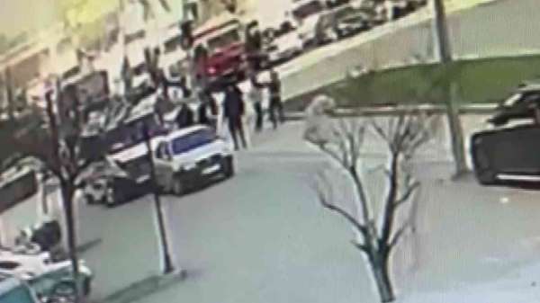 Kaza yapan iki sürücünün tekme tokat kavgası kamerada - Bursa haber