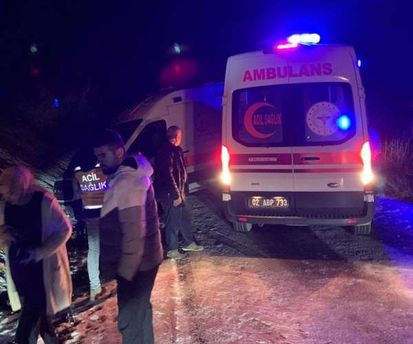 Kaza yerine giden iki ambulans buzlanma nedeniyle yoldan çıktı - Adıyaman haber