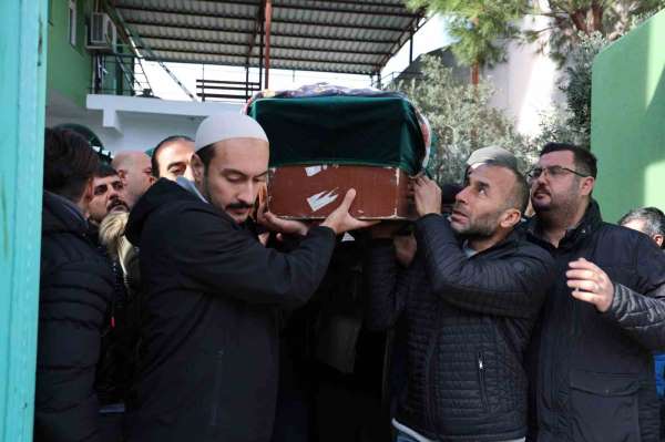 İzmir'de 12 yaşında bıçakla öldürülen Behiye son yolculuğuna uğurlandı