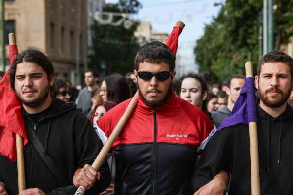 Yunanistan'da öğrenciler, özel üniversitelere karşı 3 gündür sokakta