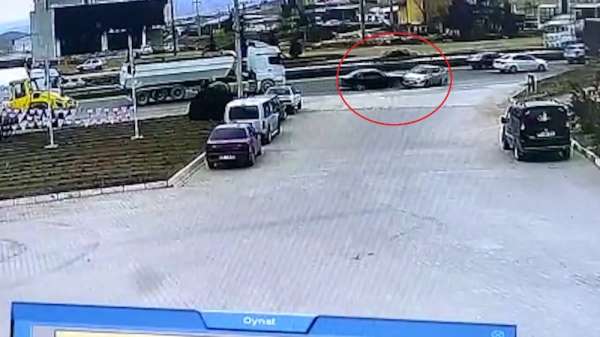 Kırıkkale'de kaza anı kameraya yansıdı 