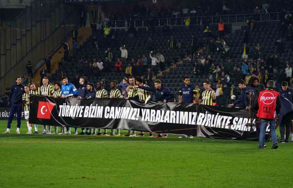 Fenerbahçe'den maç sonu anlamlı pankart