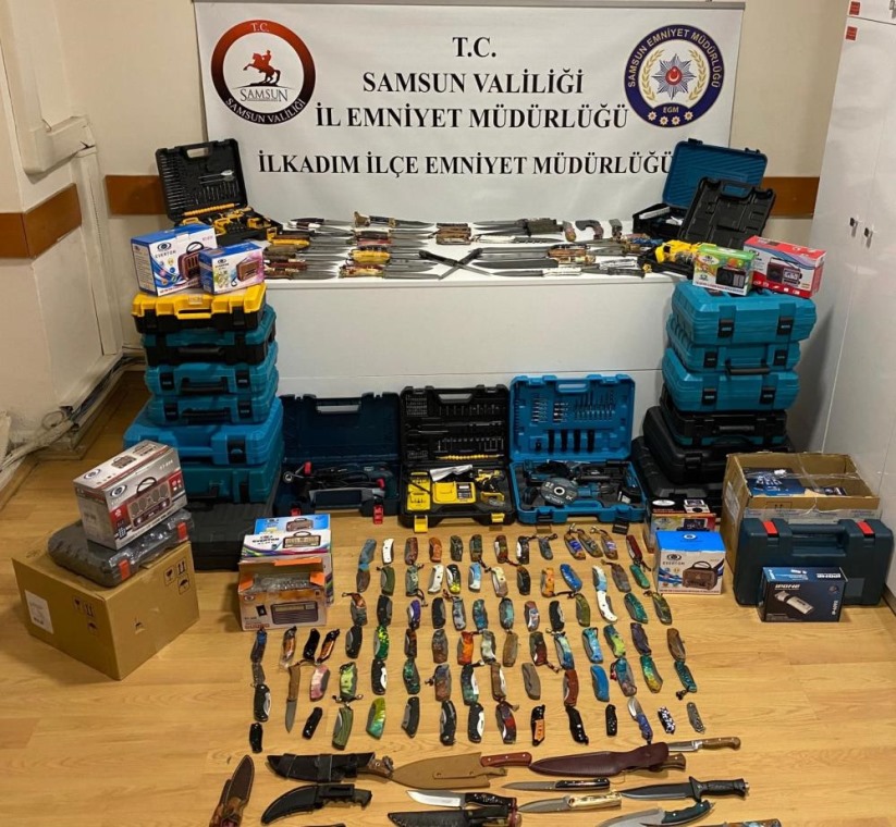 Samsun'da sosyal medya üzerinden kesici alet satan şahıs SİBER polisine yakalandı
