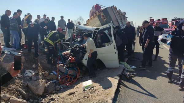 Amasya'da tekeri patlayan kamyonette can pazarı: 6 yaralı