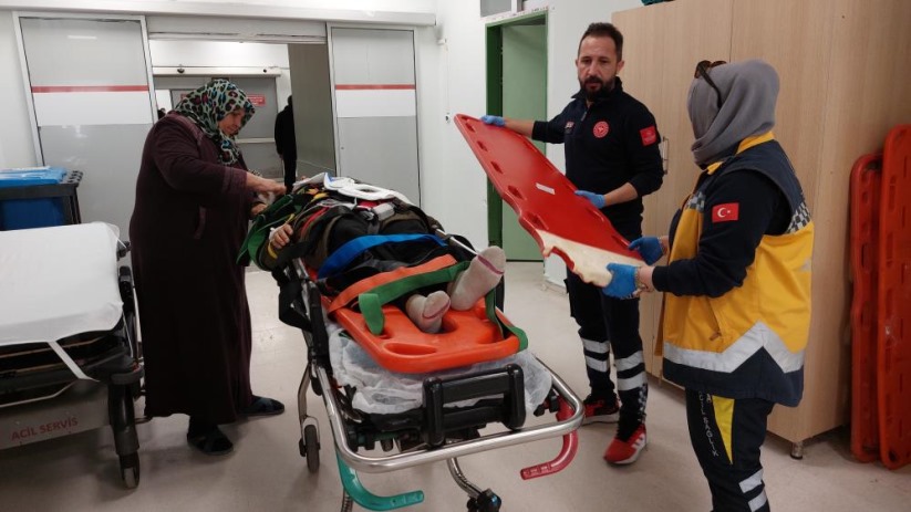 Samsun'da motosiklet yayaya çarptı: 2 yaralı