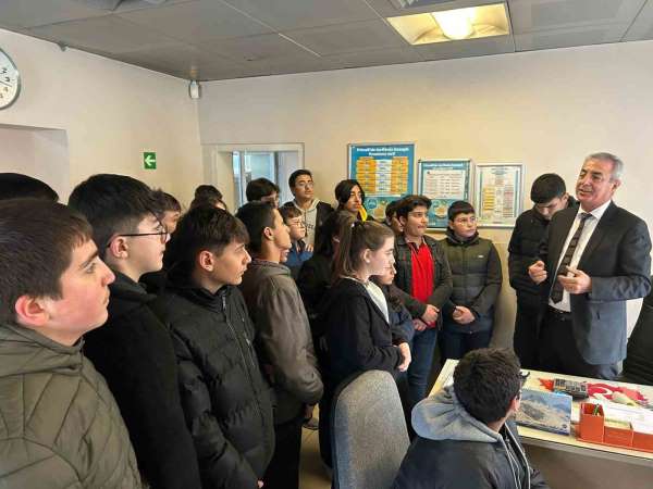 Ortaokul öğrencileri yaşlılar ile mektup arkadaşı oldu