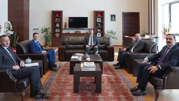 Rektör Çakmak; 'Yenilikçi fikirlerin filizlenmesi önemli'