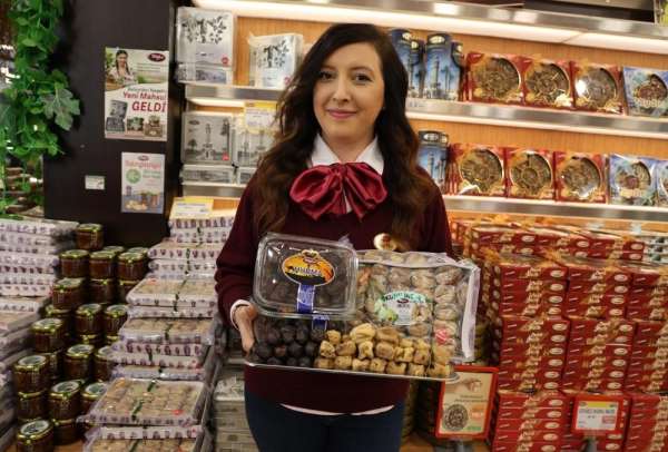 Türkiye'de sadece iftar ve sahurda binlerce ton hurma tüketiliyor