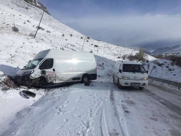 Malatya-Elbistan yolunda kaza: 4 yaralı 