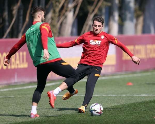 Galatasaray'da Arda Turan takımla beraber çalıştı