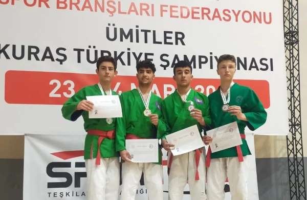 Kütahyalı sporculardan Ümitler Kuraş Türkiye Şampiyonası'nda zafer