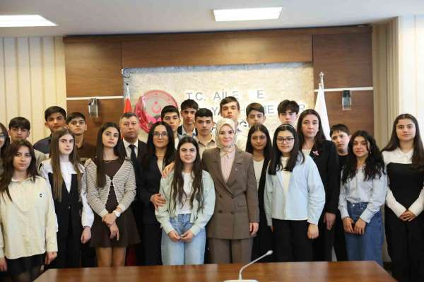 Aile ve Sosyal Hizmetler Bakanı Göktaş, Azerbaycan'dan gelen şehit çocuklarıyla buluştu