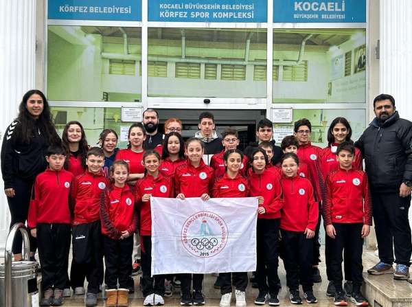 Körfezli genç yüzücüler Kırklareli'de destan yazdı