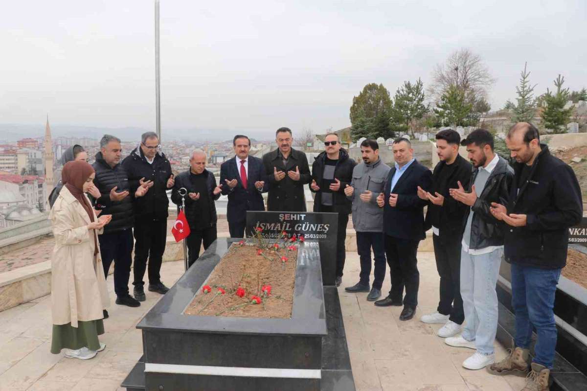 Meslektaşları ölüm yıl dönümünde şehit gazeteci Güneş'i unutmadı