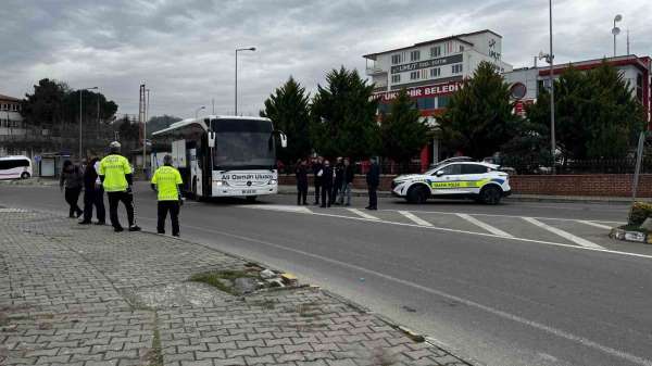Ordu'da arızalanan otobüs yol ortasında kaldı, yolcular başka bir otobüse taşındı