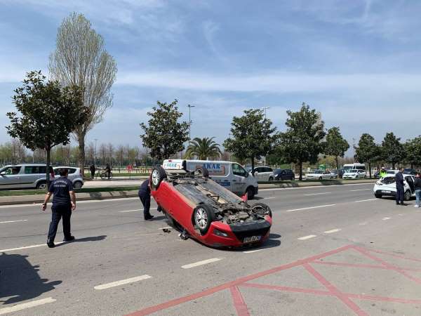 Maltepe'de feci kaza: Kontrolünü kaybeden sürücü, seyir halindeki 3 araca çarparak takla attı - İstanbul haber