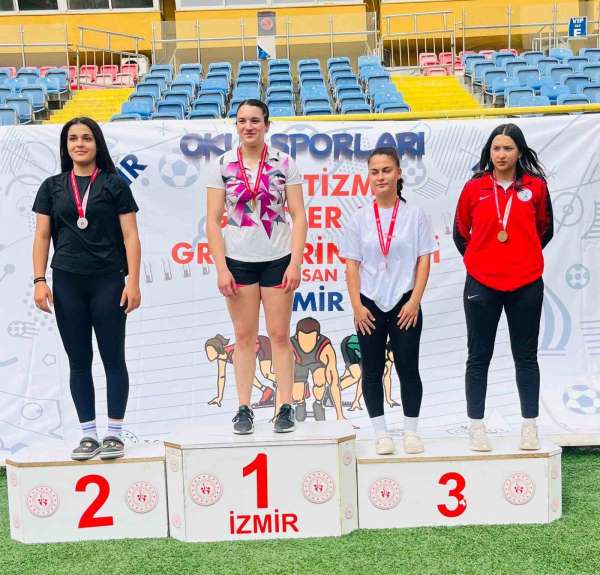 Erdek Atletik NYZ Spor Kulübü sporcuları, İzmir'de dereceler elde etti