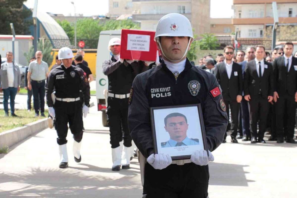 Cizre'de trafik kazasında şehit olan polis memuru son yolculuğuna uğurlandı