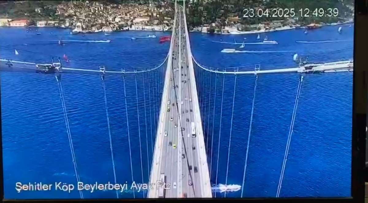 Deprem anı 15 Temmuz Şehitler Köprüsü'nün kamerasına yansıdı