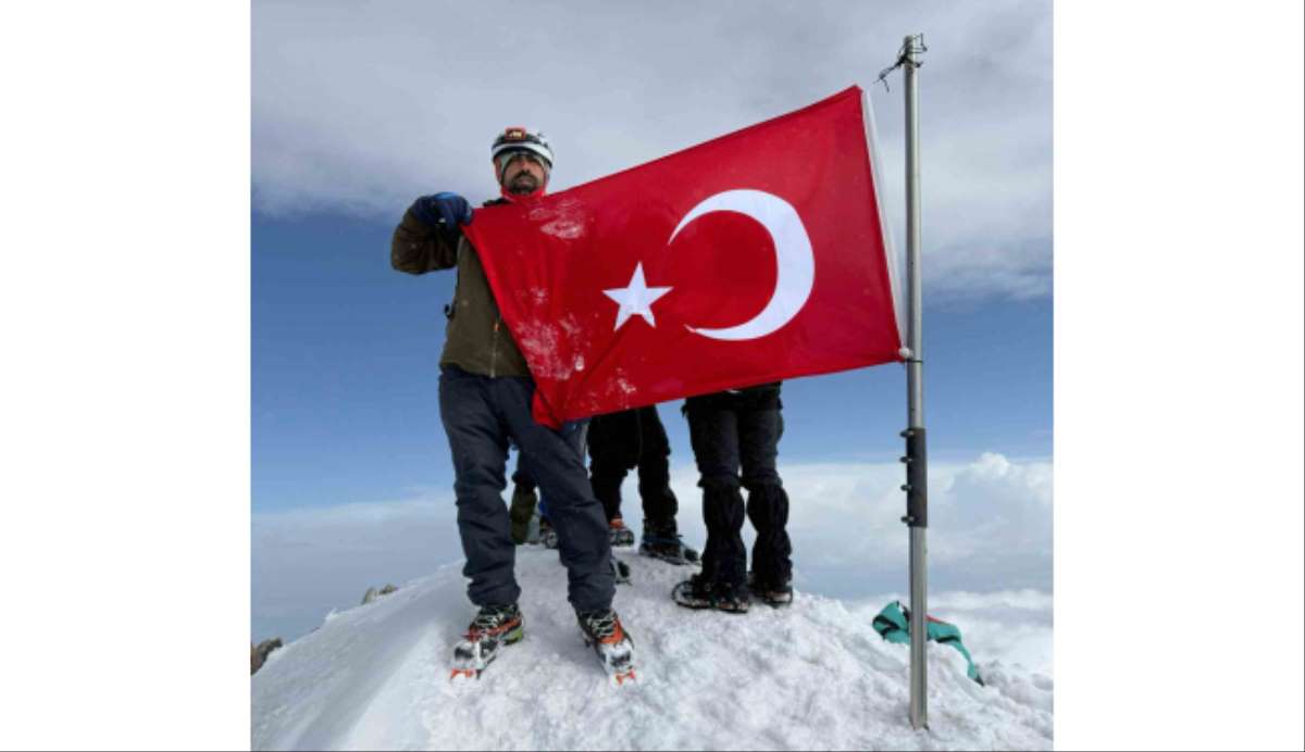 Elazığlı dağcı, karla kaplı Erciyes Dağı'nın zirvesine 13 saatte tırmandı