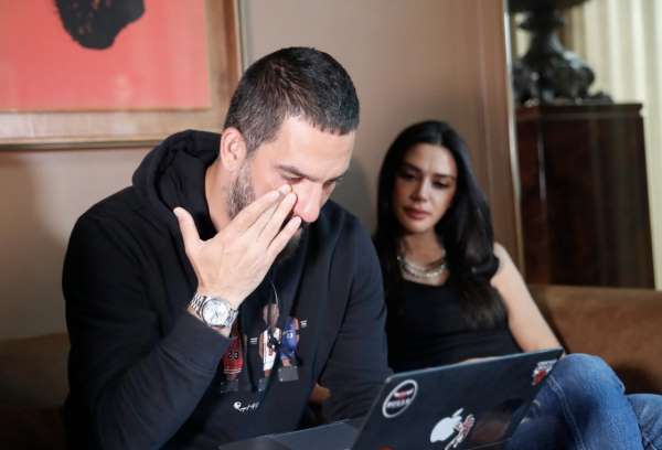 Arda Turan: 'Futbolu bırakıyor muyum bırakmıyor muyum bilmiyorum, eşim de bana sordu, 'oturup konuşacağız' ded