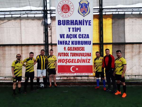 Burhaniye'de Geleneksel Futbol Turnuvası ilgi gördü