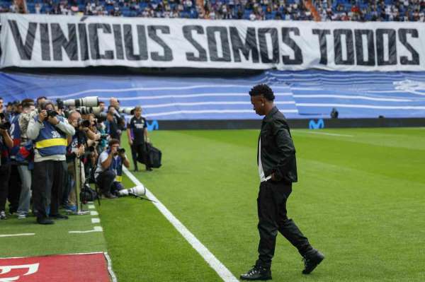Real Madrid'in farklı branşlardan Vinicius Jr.'a destek