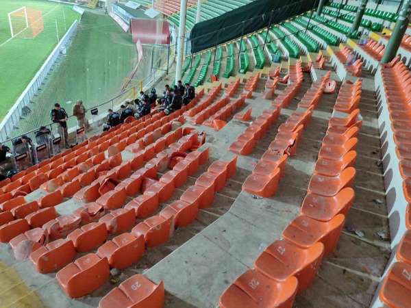 Alanyaspor, Antalyaspor taraftarının stada verdiği zarar için TFF' ye başvuruda bulundu