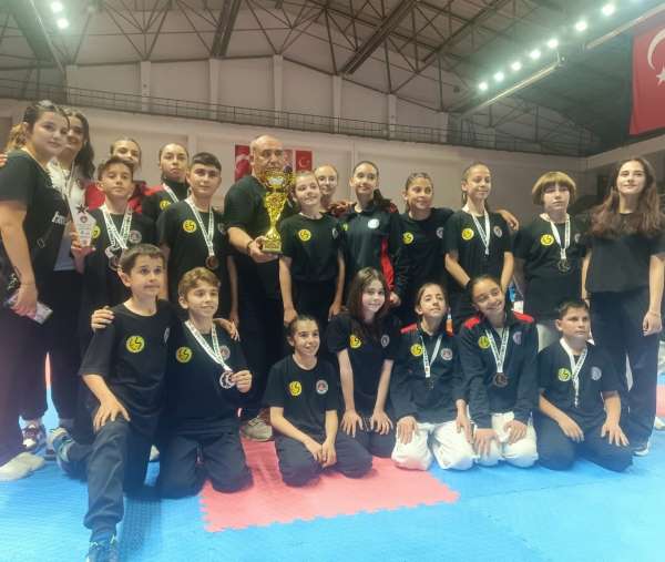 Eskişehirli sporcular 'İller Arası Karate Ligi'nde derece elde etti