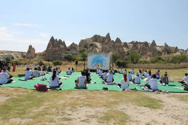 Hindistanlılar Uluslararası Yoga Günü'nü Kapadokya'da kutladı