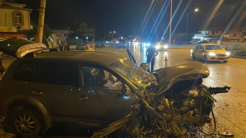 Samsun'da cip beton direğe çarptı: 2 yaralı