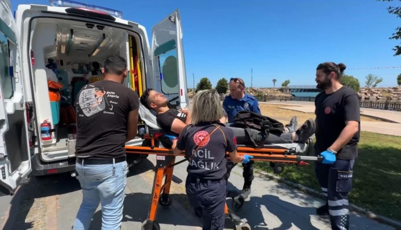 Samsun'da parkta hareketsiz yatan genç hastaneye kaldırıldı