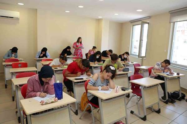 Ataşehir Belediyesi'nden lise ve üniversite sınavına hazırlanan öğrenciler için önemli destek