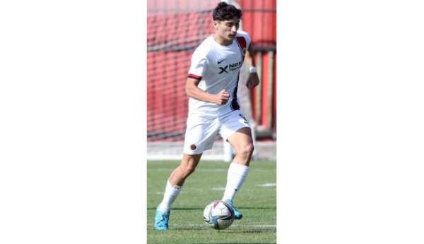 Ertuğrul Sandıkcı, U17 ve U19'daki performanslarıyla kulüplerin dikkatini çekti